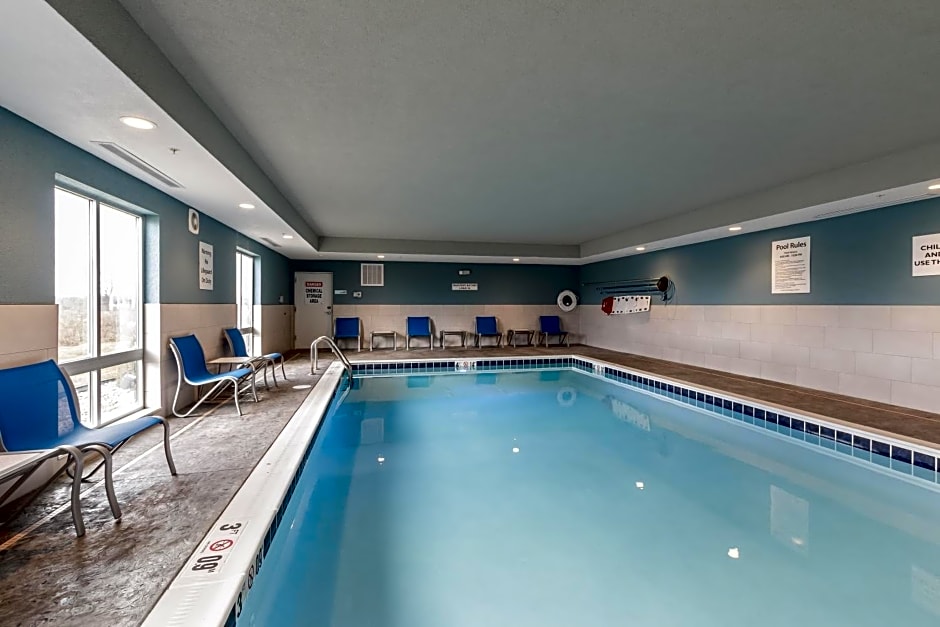Holiday Inn Express and Suites- South Bend Casino By IHG