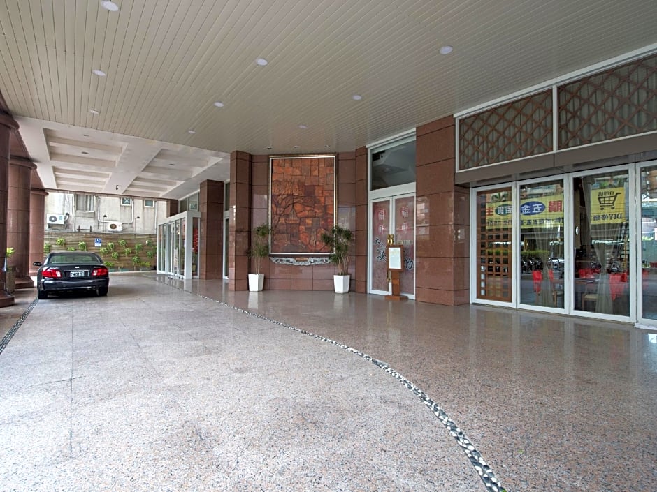 Hotel Regalees