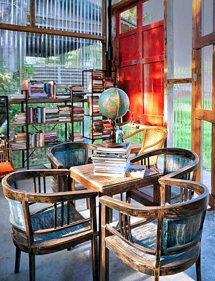 Bon Ton Antique Wooden Villas