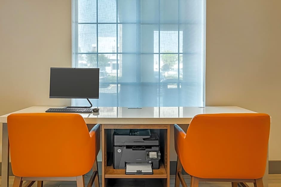 Holiday Inn Express & Suites Indianapolis - East by IHG