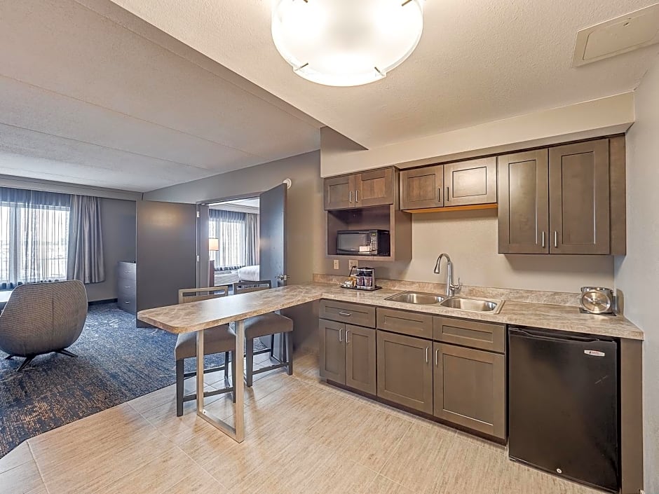 DoubleTree by Hilton Bloomington