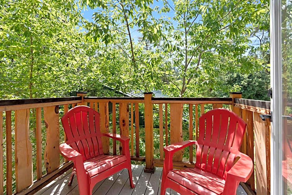 Lake Village Lodge
