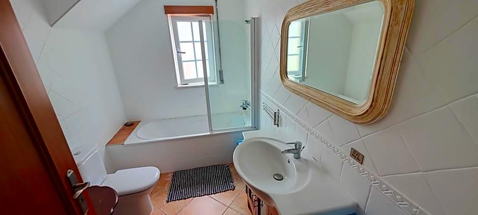 Cloud to Chill Surfhouse Baleal