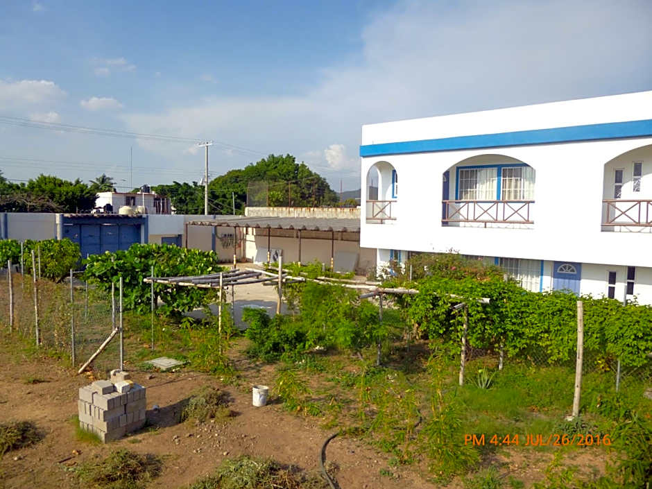 Hotel y Suites Del Paci­fico