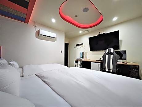 Superior Twin Room, Check-In Sun-Fri 3:00 PM Sat 6:00 PM