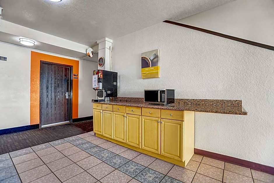 Motel 6-Moriarty, NM