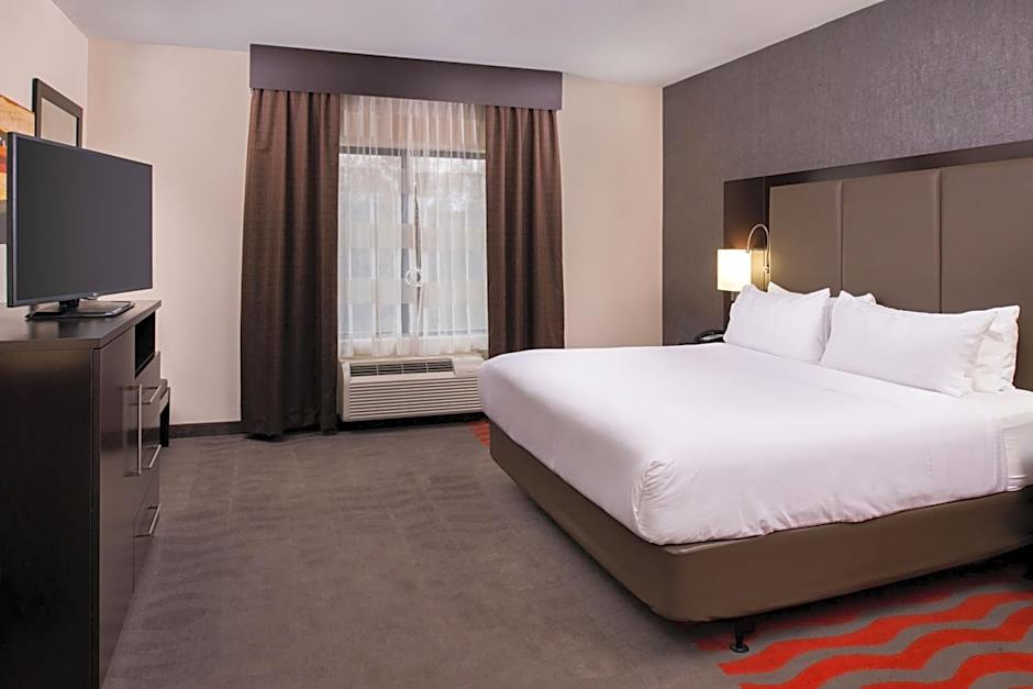 Holiday Inn Express & Suites Monroe By IHG