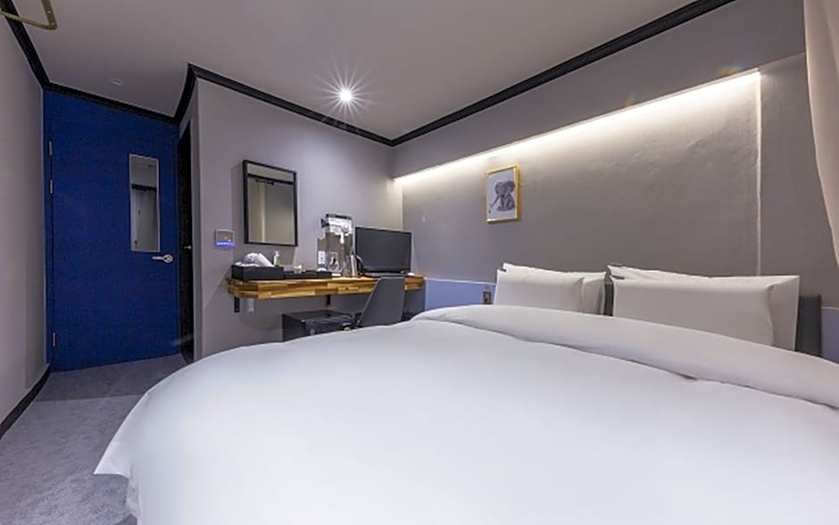 Cheonan Hotel Check-in