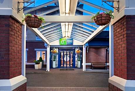 Holiday Inn Express Strathclyde Park M74, Jct 5 By IHG