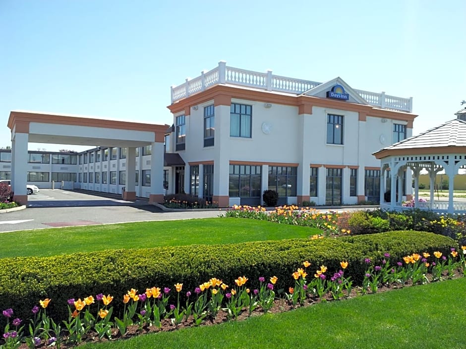 Days Inn by Wyndham Windsor Locks / Bradley Intl Airport