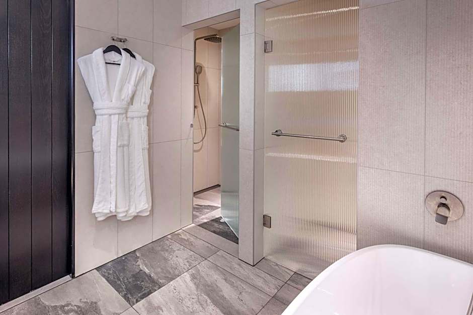 DoubleTree by Hilton Karaka