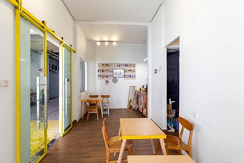 RedDoorz Plus Syariah near Mall Pondok Indah