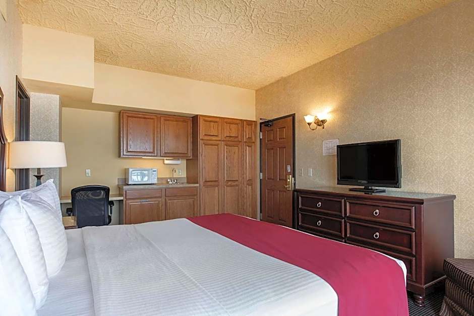 Shoreline Inn & Conference Center, Ascend Hotel Collection