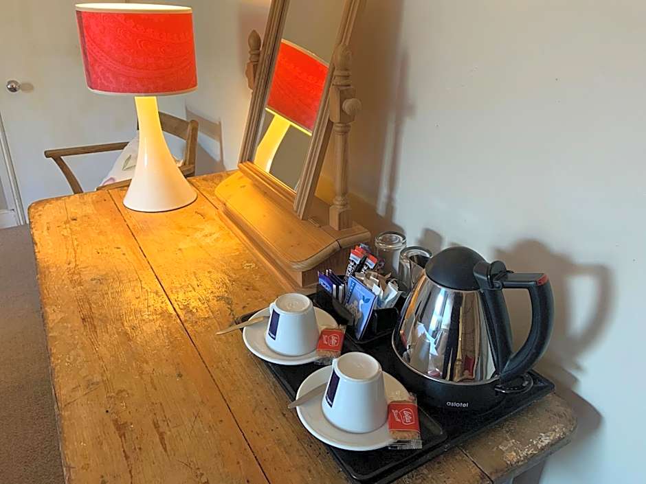 The Halfway House Pub and Kitchen