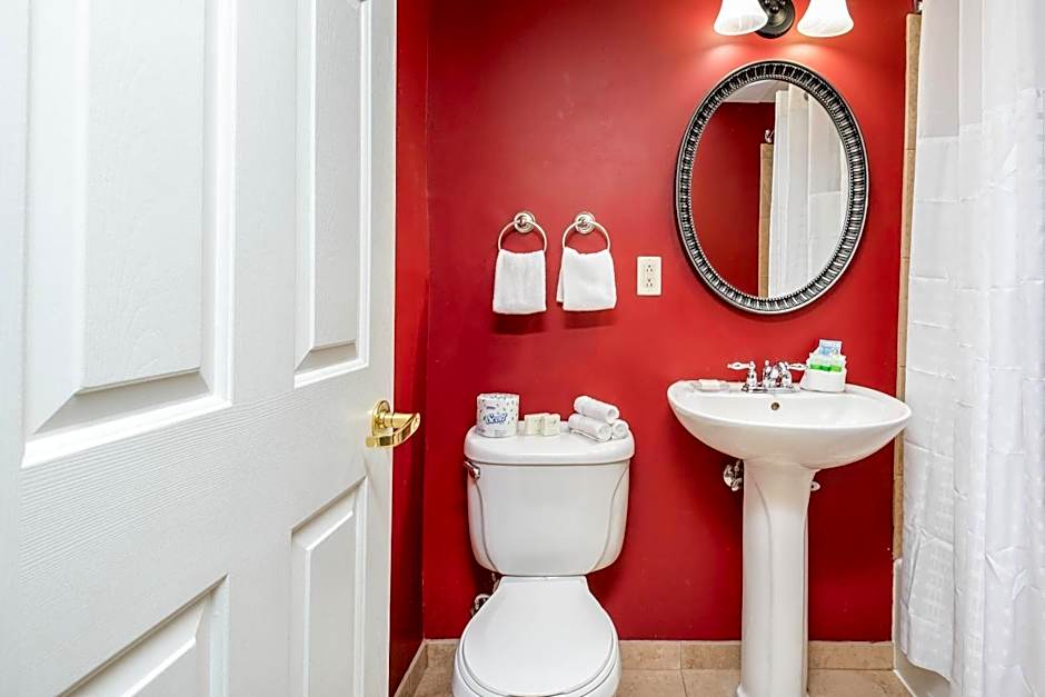 Clarion Collection Arlington Court Suites Hotel