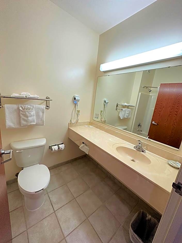 Super 8 by Wyndham Topeka at Forbes Landing
