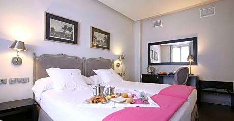 DOUBLE STANDARD ROOM