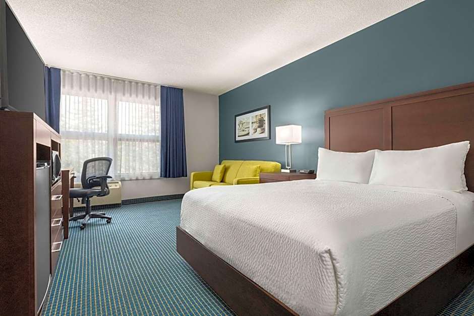 Days Inn by Wyndham Sarnia Harbourfront