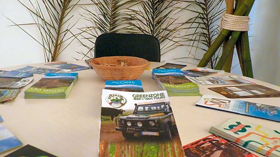 AZORES HOLIDAYS HOUSE -B&B - Suites - Self Check-in KEYBOARD