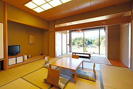 Japanese-Style Quadruple Room with Shared Bathroom
