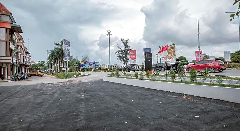 RedDoorz Plus near Ferry Terminal Batam Center