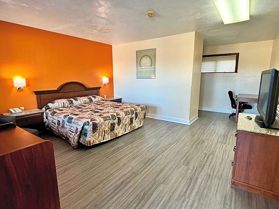 Photo 1 of 3 of 1 Queen Bed