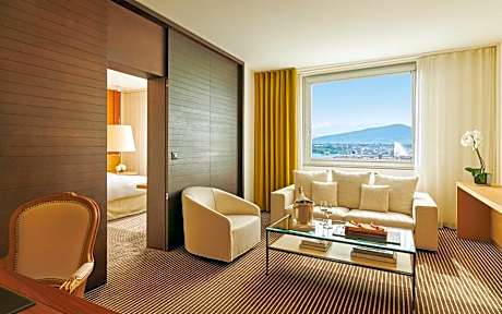 1 Bedroom Lake View Suite