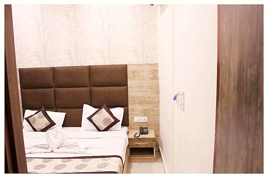 Goroomgo Shree Krishna Hotels Amritsar