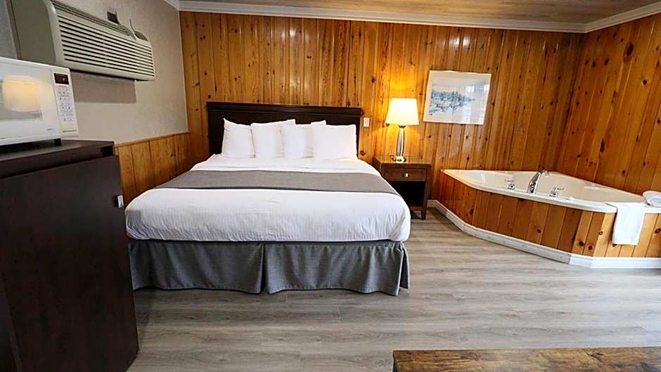 Algonquin Lakeside Inn