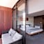 Inner-city 2 bedroom apartment - perfectly located