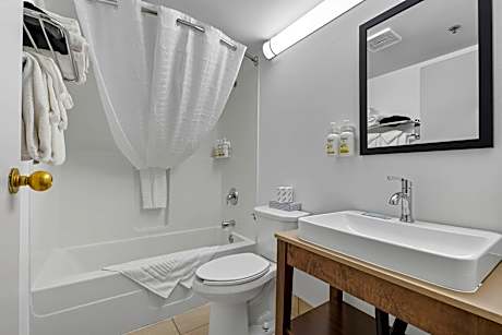 2 Queen Beds, Suite, Nonsmoking