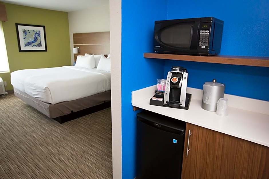 Holiday Inn Express Hotel & Suites Madison By IHG