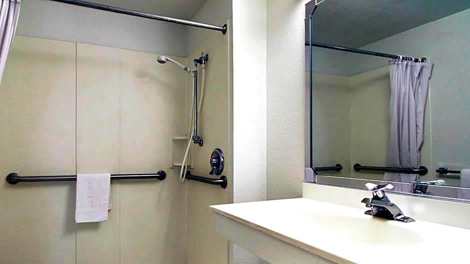 Motel 6-Normal, IL - Bloomington Area