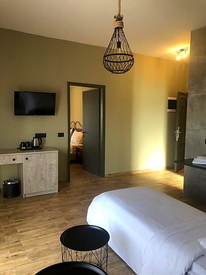 Petousis Hotel & Suites