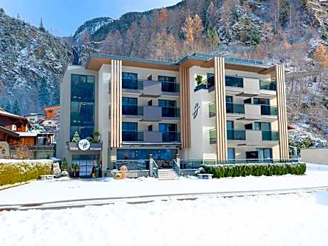 VIER Studios & Restaurant