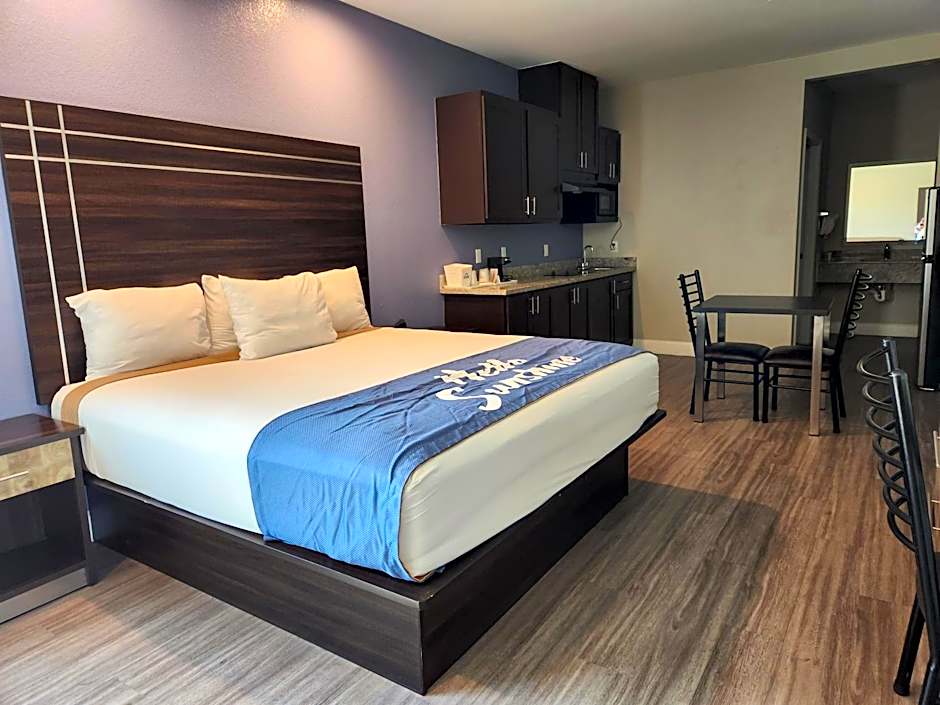 Days Inn & Suites by Wyndham La Porte