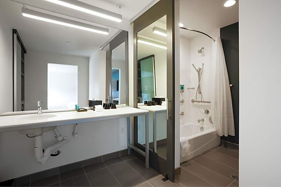 Aloft Austin Airport