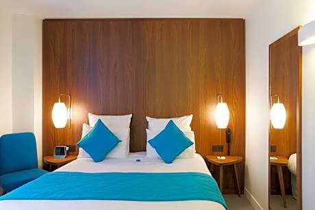 Superior Room - 1 Queen Bed