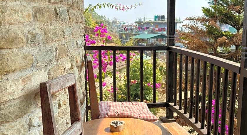 Bhanjyang Village Lodge