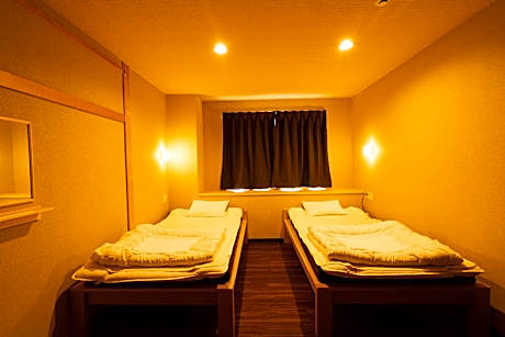 Japanese Style Family Room with 2 Single Beds and Shared Bathroom