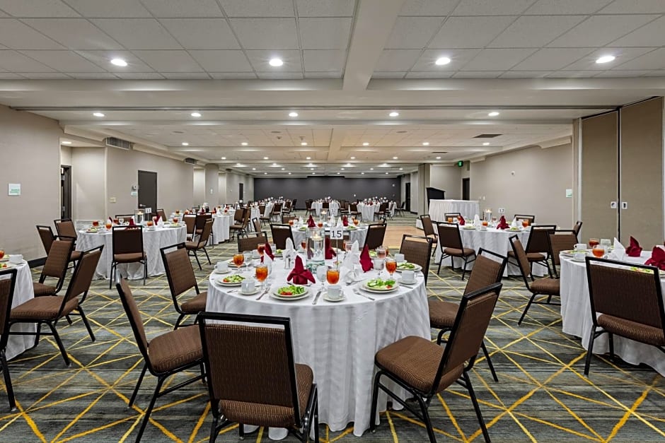 Holiday Inn & Suites Atlanta Airport North By IHG
