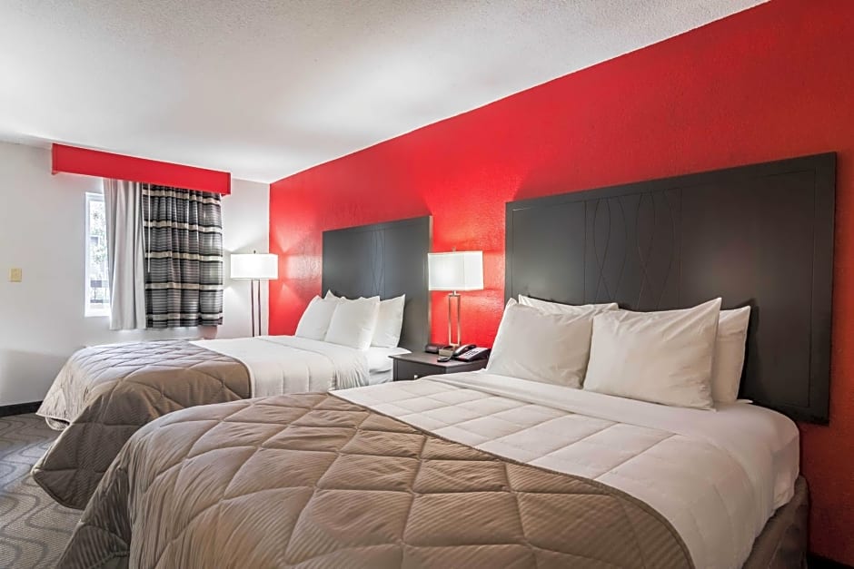 Clarion Inn & Suites Russellville I-40