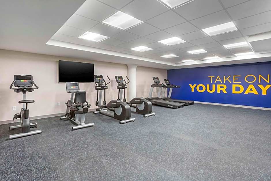 Comfort Inn & Suites Newark Liberty International Airport