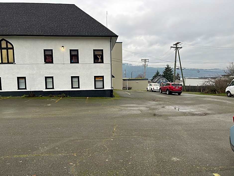 Char's Landing Hostel