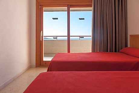 SEA VIEW 3 ADULTS + 1 CHILD