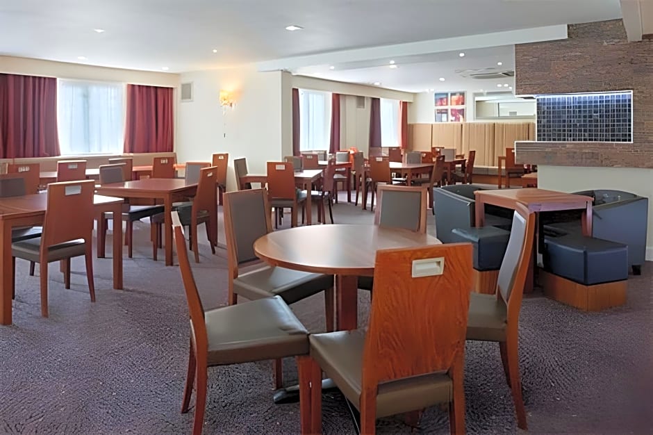 Holiday Inn Express London Gatwick Crawley By IHG