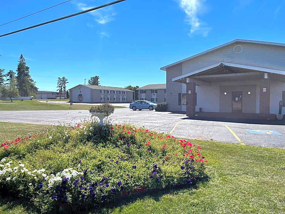 Hotel Iron Mountain Inn & Suites