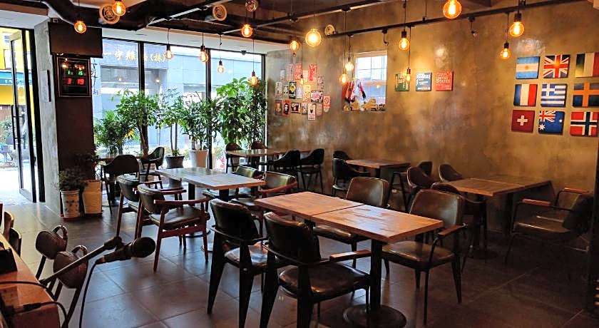 Backpackers In Yeosu