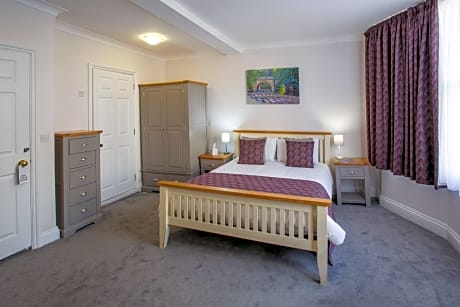 Deluxe-Front Facing-Double room-Ensuite