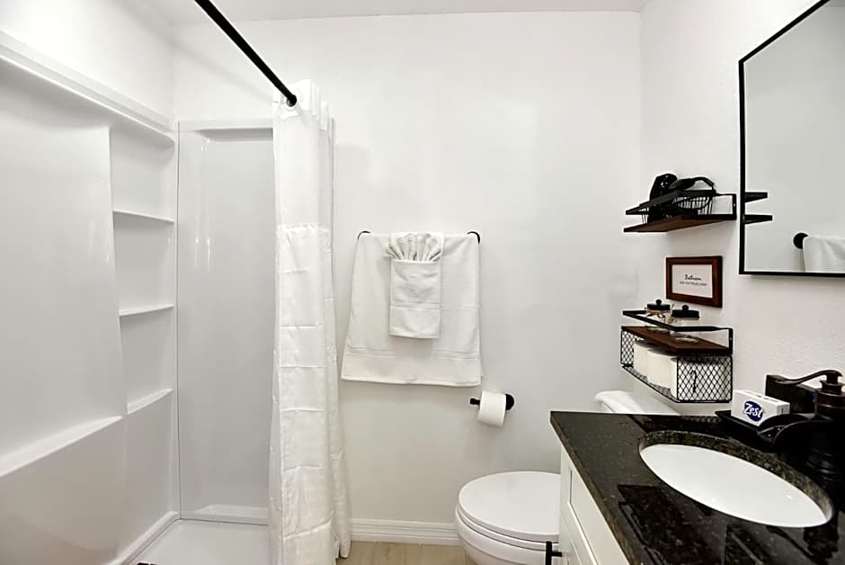 Blue Mist Motel - Room # 12